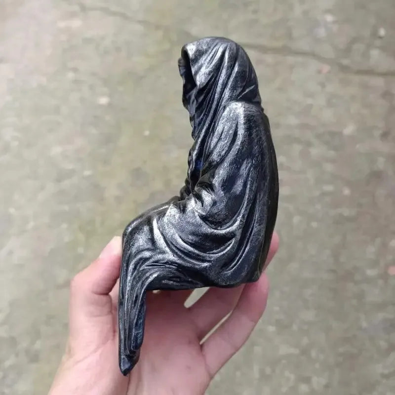 Gothic Dark Cloaked Figurine β Mysterious Black Robe Night Walker Resin Statue | Grim Reaper-Inspired Desktop Ornament, Spooky Halloween Home Decor