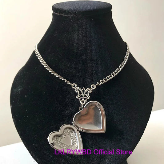 Gothic Bat Locket Necklace – Vampire Pendant Jewelry for Halloween & Bat Lovers | Dark Gift for Gothic Aesthetic Fans | '' Free Shipping ''