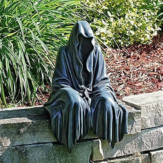 Gothic Dark Cloaked Figurine – Mysterious Black Robe Night Walker Resin Statue | Grim Reaper-Inspired Desktop Ornament, Spooky Halloween Home Decor
