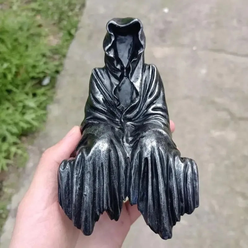 Gothic Dark Cloaked Figurine β Mysterious Black Robe Night Walker Resin Statue | Grim Reaper-Inspired Desktop Ornament, Spooky Halloween Home Decor